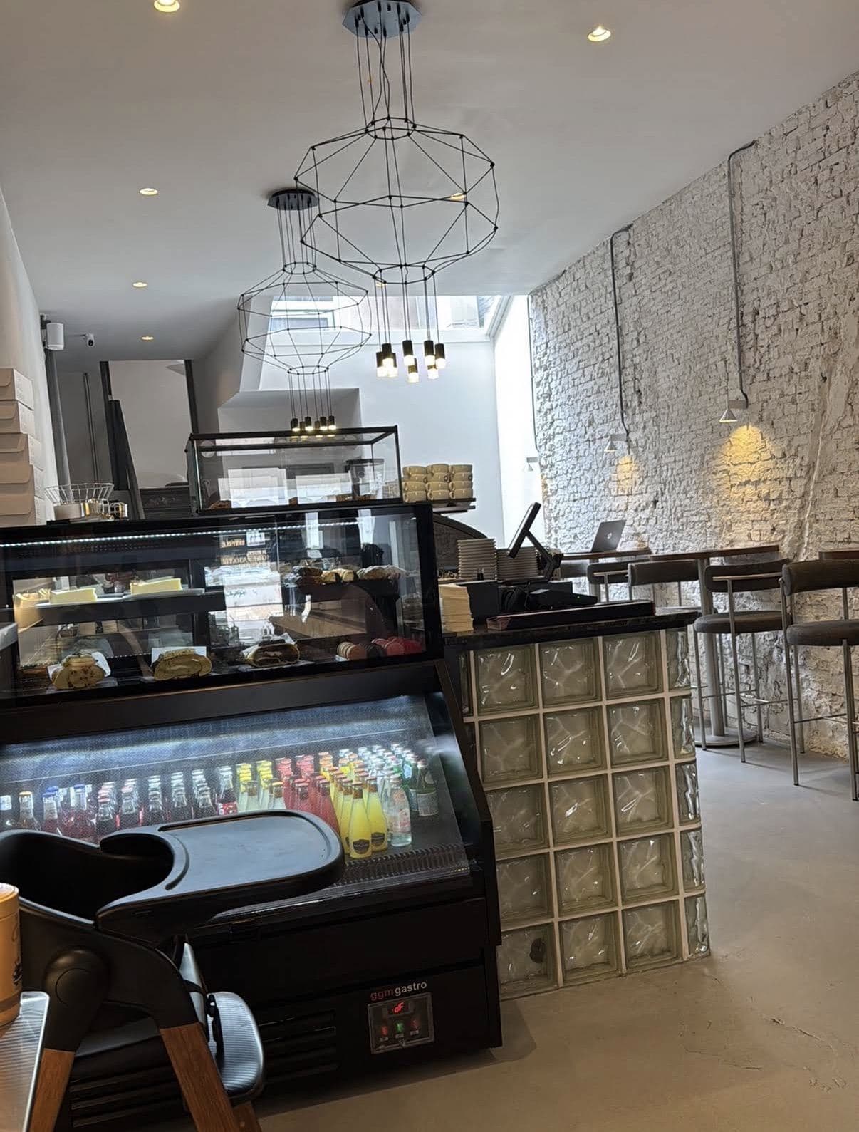 Glass-block bar counter